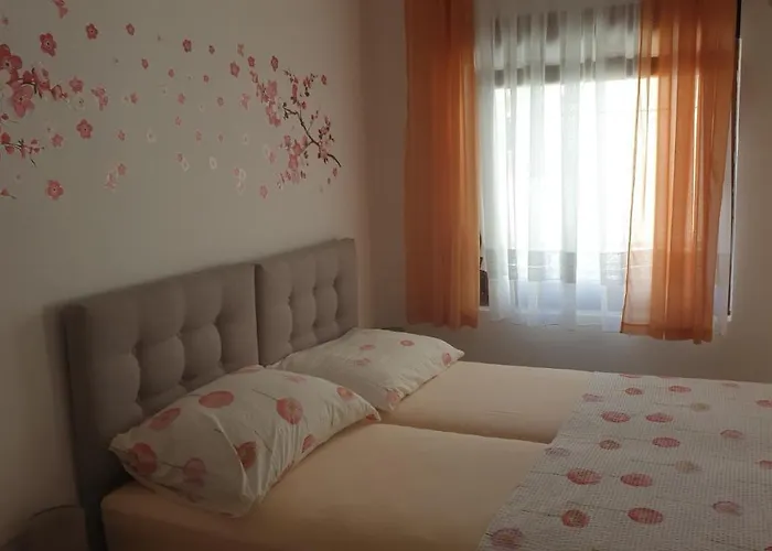 Spiko Πανσιόν Χβαρ