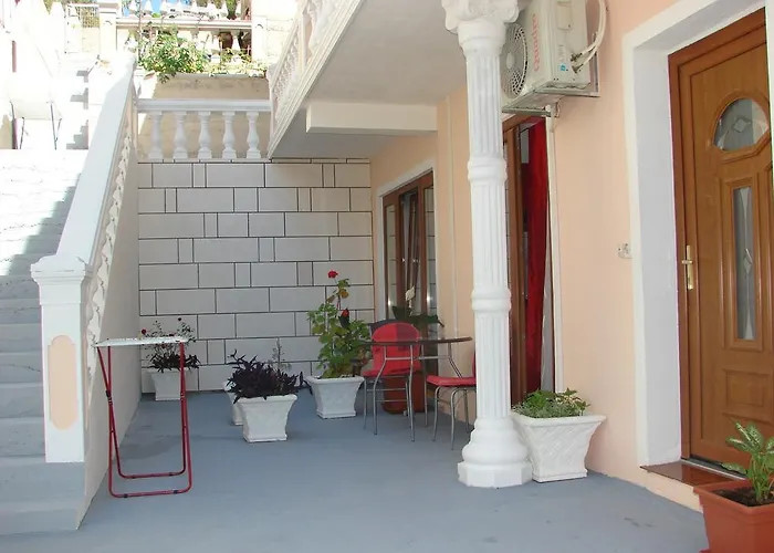 Spiko Πανσιόν Χβαρ