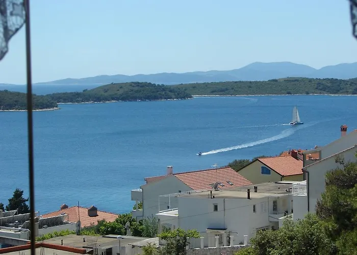 Spiko Πανσιόν Χβαρ